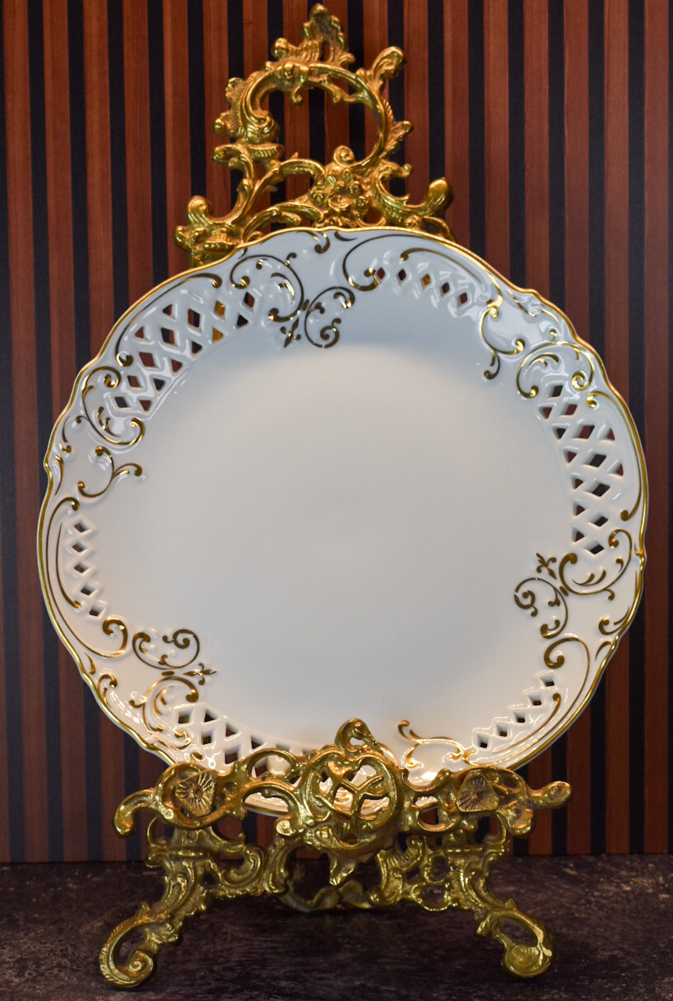 Plates and dishware