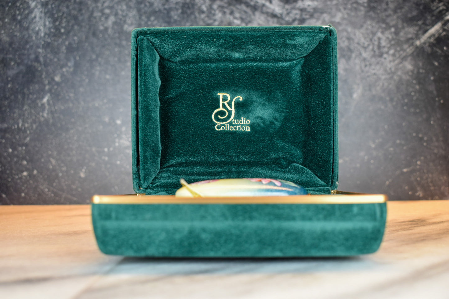 🌸 Limited Edition Rochard Limoges Trinket Box – Hand-Painted Magnolia with Butterfly Interior (95/200)