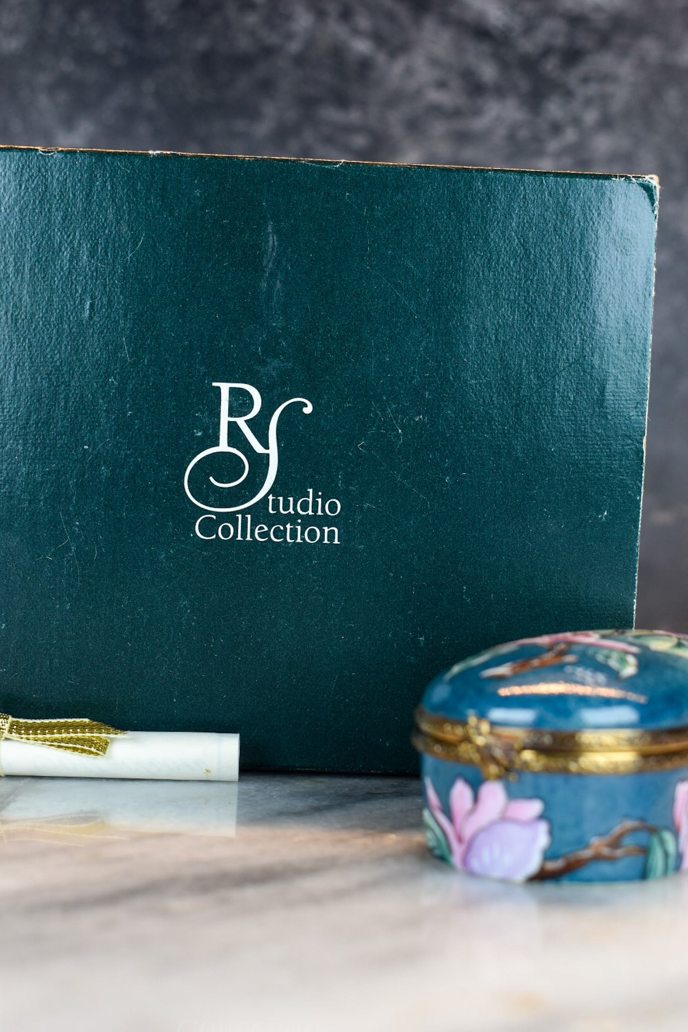 🌸 Limited Edition Rochard Limoges Trinket Box – Hand-Painted Magnolia with Butterfly Interior (95/200)